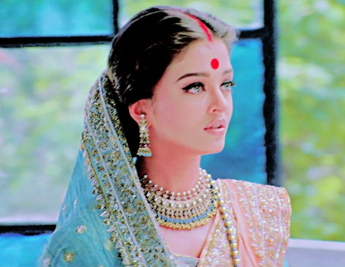 aashiqaanah:  Screencap meme: Princess Paro, what a Beauty