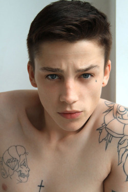 those-cute-boys:  More cute boys here: http://www.thosecuteboys.com