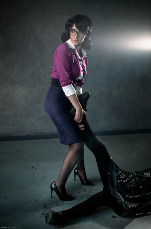 Looks like I will be burying bodies all weekend~Miss Pauling cosplay Part 1.