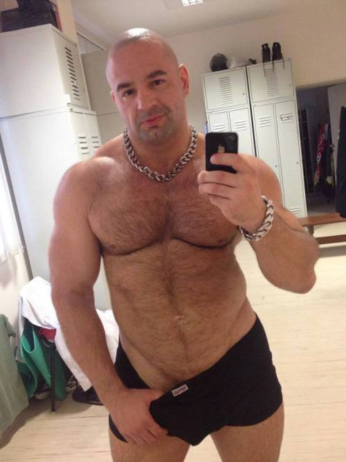 bimassageguy:  sambrcln:    muscle bear selfie