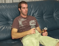 2sthboiz:  LOVIN A STR8 B8 WANKER
