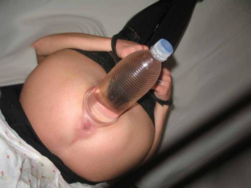 ditafist:  lovingbukkakefistinggaping:  Big Pussy Insertion Can & Bottle Fucking  Some insert is mine