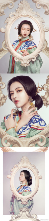 dressesofchina: A  hanfu cosplay of the famous Qing-dynasty porcelain vase 各种釉彩大瓶, currently on