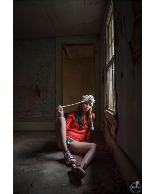 More @oko_foto || Charlotte, NC 2019 #melissatroutt #melissatrout #abandonednc #travelingmodels #art