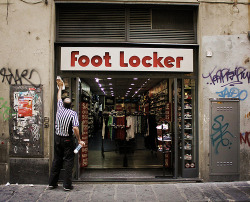 ipaolamarie:  ronpascal:  Foot Locker  La