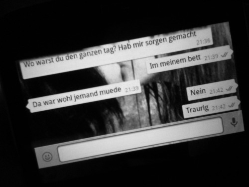 dieyoungworld:  Wenn du die Augen öffnest kannst du ihre Lügen sehn’n. Du legst dich schlafen, um den Tag zu übersteh’n. Weil man diese Welt hasst, wenn man keine Antwort auf die Frage findet «was man auf dieser Welt macht.» Wenn du glaubst,