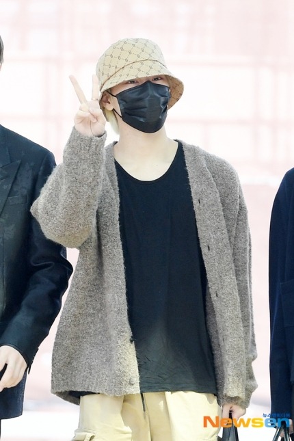 [220420] ATEEZ’s San @ Incheon Airport, departing for Europe 