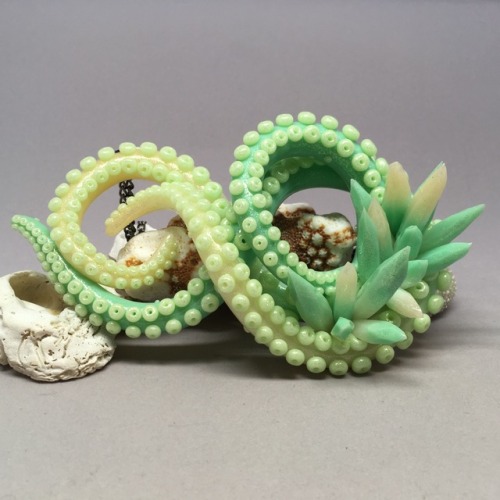 Woah! Hey! Look what’s back up and kicking around  Etsy.com/shop/ktoctopus