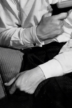 spaceyskevin:  This is an appreciation post for dean martin’s hands 