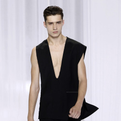 voulair:  Adrien Sahores @ Dior Homme Spring