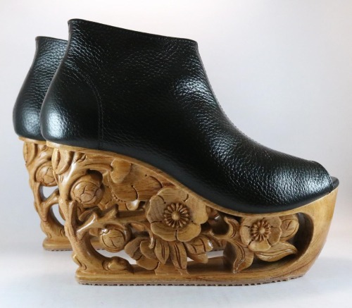 sosuperawesome:Hand Carved Wood Platform Wedge HeelsFashion4Freedom on Etsy 