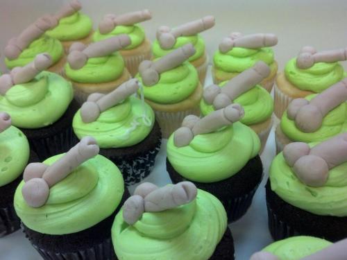 magical-dork:  braeburned:  so sometimes I feel weird about drawing porn for money but then i walk into my mom’s bakery and see her making penis cupcakes for a bacholette party i think making dicks runs in the family  is that one ejaculating  