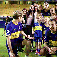 craicthatniall:  there is nothing cuter than niall horan interacting with kids  Read More 