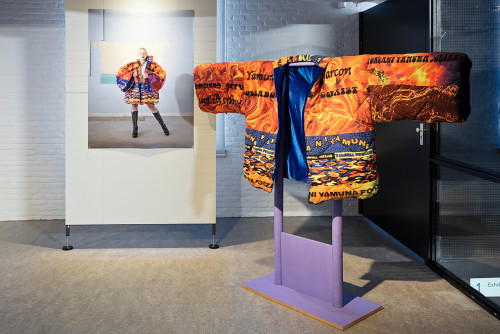My first exhibition at the TextielMuseum in Tilburg is ‘Common Threads | Old and new stories in art and design’ (14 March 2020 - 13 June 2021).
Few things are as human as telling stories. The exhibition ‘Common Threads | Old and new stories in art...