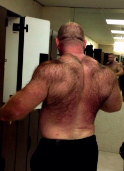 manly-brutes:  backfur:  Follow www.backfur.tumblr.com for daily updates of FUR   manly-brutes.tumblr.com