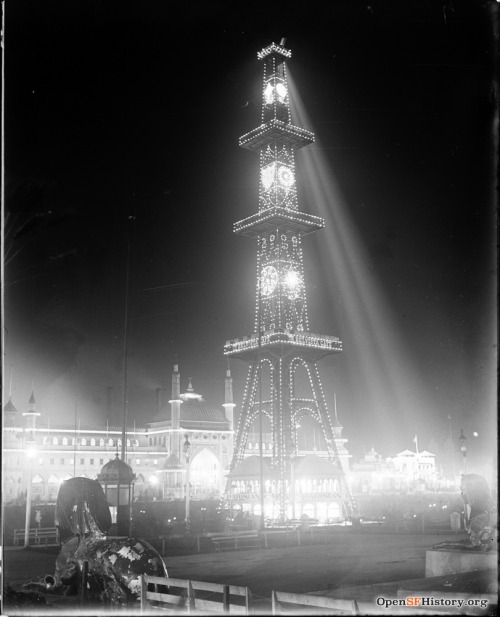 Bonet Electric Tower in Golden Gate Park during the California Midwinter International Exposition (1
