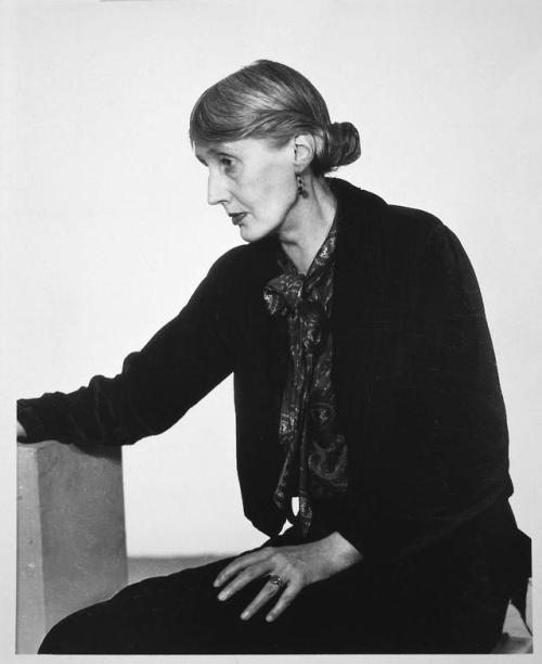 vvirginiawoolf:The wave breaks. I am the foam that sweeps and fills the uttermost rims of the rocks 