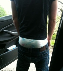 mainlyabdlboys:  Love sagging boys. Love diaper sagging boys more. 