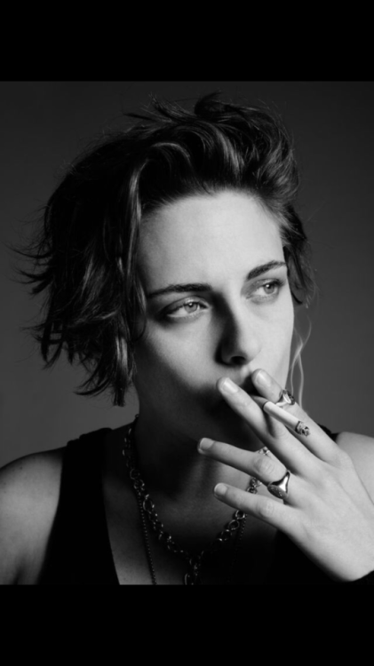 dreamaboutthis1:Black and white Kristen Stewart is so aesthetically pleasing I live for it