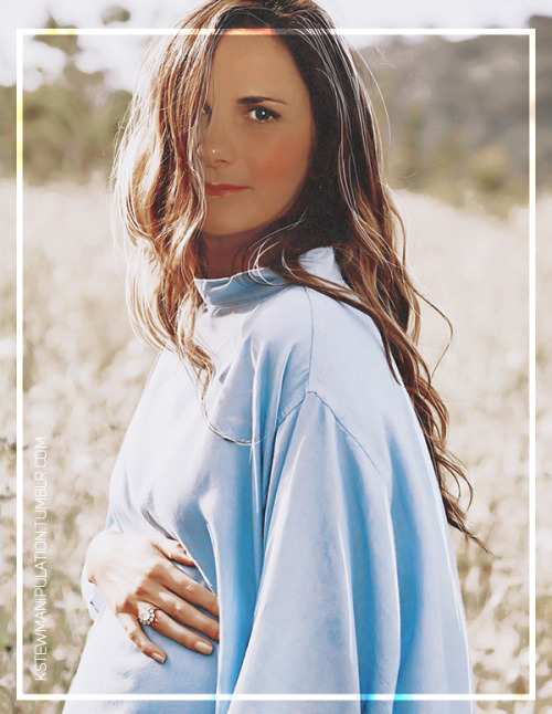 simplyshelbs16xoxo: kstewmanipulation: Pregnant Molly Hooper: aesthetics Gorgeous