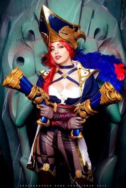 league-of-legends-sexy-girls:  Miss Fortune