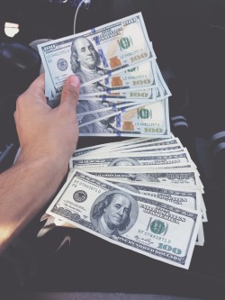 itsronniebanks:  Them new hunnids is cute.. 