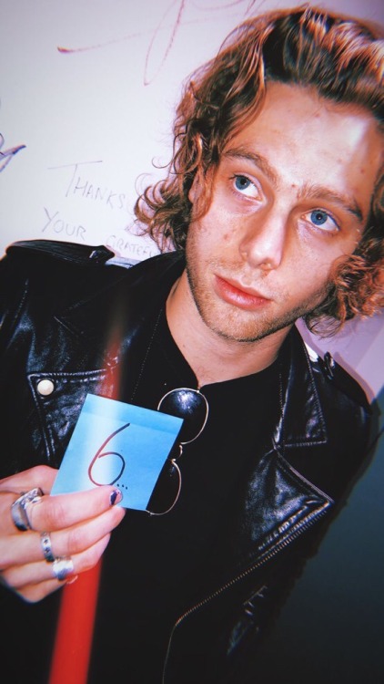 hotdamn5sos: @5SOS: // 6 DAYS TILL 5SOS3 LIVE! //