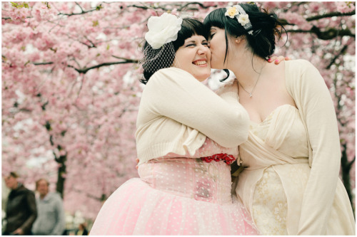 cat-panties:  callmekitto:  themarsvulva:  zitadevi:  Oh my god lesbian weddings always make me crryyy!!! This one is so cute I’m going to die!!!  i’m going to sob wow this is the cutest   THEY COLOR COORDINATED WITH NATURE HOW CUTE IS THAT  This