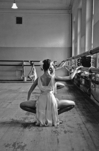 greeneyes55:  Bolshoi Ballet School Moscow 1958  Photo: Cornell Capa  