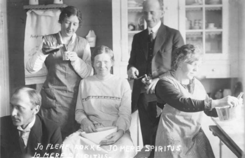 vintagenorway: “Jo flere kokker jo mere spiritus“ - The more chefs the more boozeCo