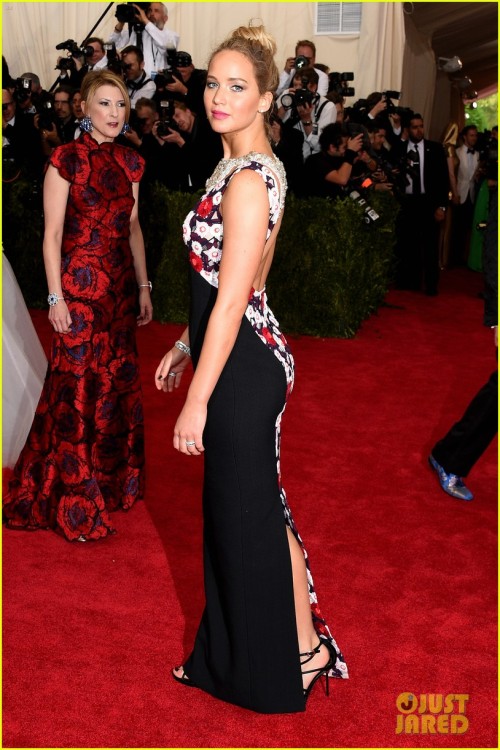 Dakota Johnson (in Chanel), Jessica Chastain (in Givenchy), Jennifer Lawrence (in Dior) at MET Costu