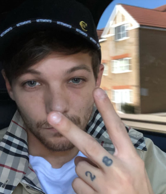 louis tomlinson 28 ring