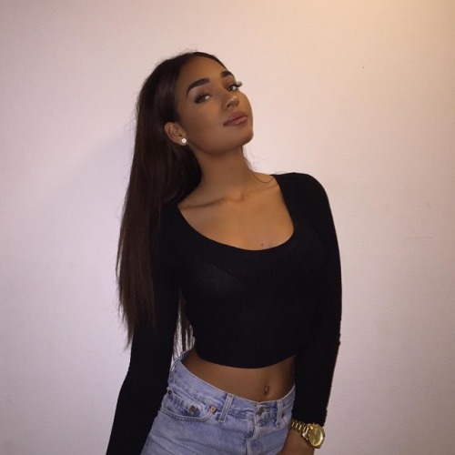 fckyeahprettyafricans:  Follow for more beauty https://www.instagram.com/fyeahprettyafricans Follow for more beauty https://www.instagram.com/fyeahprettyafricans   Congo (part) @melissaghysels  
