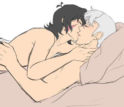 applepiedawn:Sheith smooches from my twitter for my voters. I’ve still got 34 more to go.