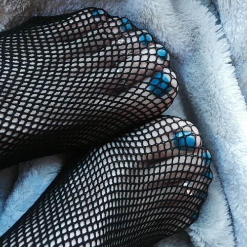 XXX babyfeet5:  everybody likes fishnets 👼🏻💋 photo