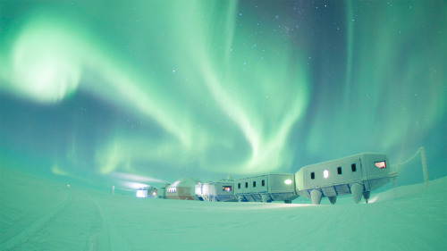 chutesdimages:Halley VI Research Station in Antarctica as photographed by Antony Dubber, the chef 