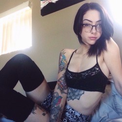 theendis-nigh:  I live in my thigh highs,