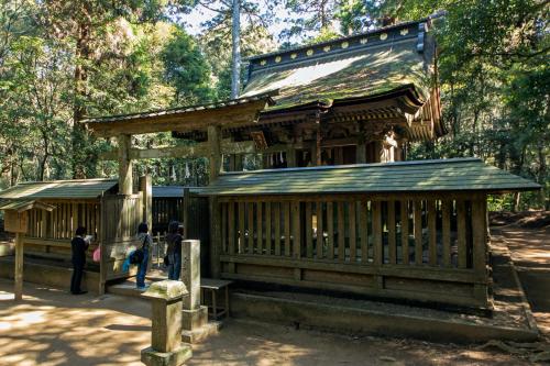 arjuna-vallabha:Shinto shrine at japan