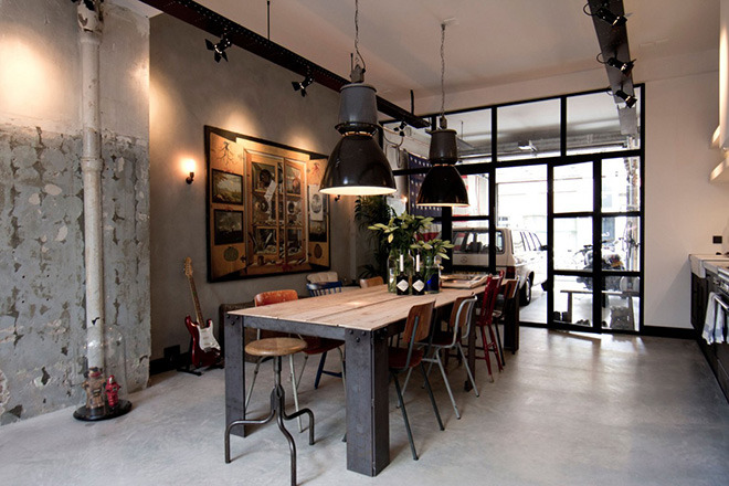 carlosison:  bobbycaputo:  An Old Amsterdam Garage Converted Into An Apartment Amsterdam-based