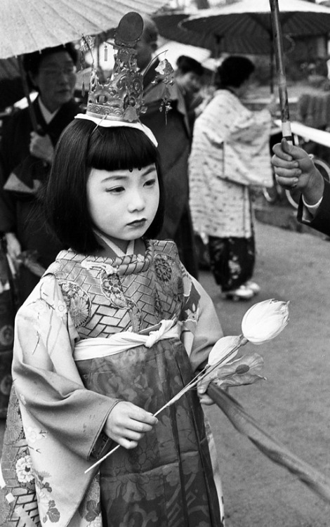 s-h-o-w-a: Children’s procession at the Takayama festival, Japan, 1957