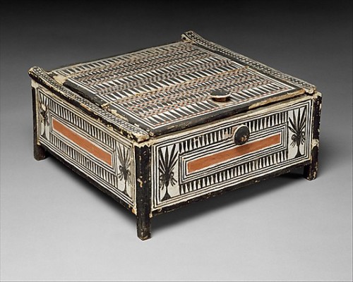 ancientpeoples:Cosmetic box from the tomb of Sennedjem 19th Dynasty, New Kingdom, EgyptThe lid of th