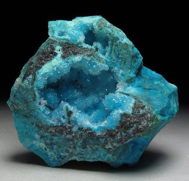 bijoux-et-mineraux:  Drusy Quartz over Chrysocolla vug - Acari Mine, Arequipa, Peru