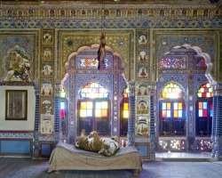 fer1972:  Felines in Temples by Karen Knorr