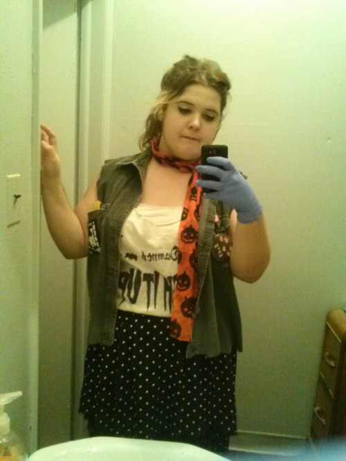 arewenotwomenwearediva:  fat nonbinary dyke punk on a bathroom break  They is super gorgeous and awesome <3