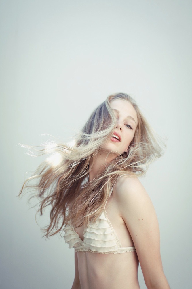 momongamon:  Laura Nicholson by Laura Allard-Fleischl 