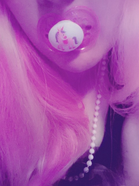 daddyslittleprincess23:binkies!!! the brown and yellow ones are my new ones :) <3