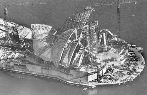 De bouw van het Sydney Opera House begin jaren 50.