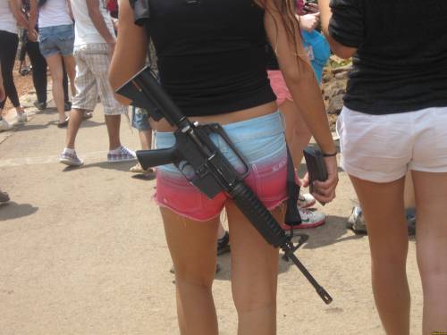 Sex defense-weaponry:  Girls with Guns, part pictures