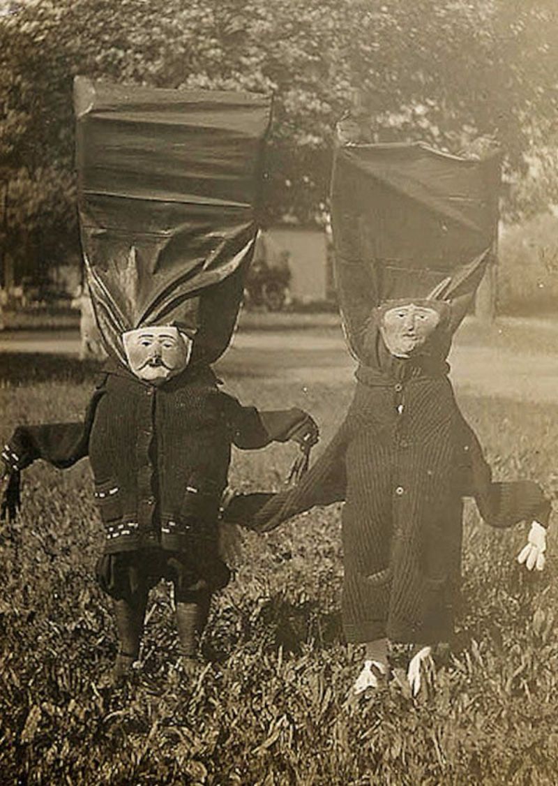 vintageeveryday: A collection of 26 nightmarish vintage Halloween photos from the