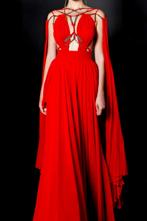 fashion-runways:BASIL SODA Couture Fall/Winter 2017 if you want to support this blog consider donati